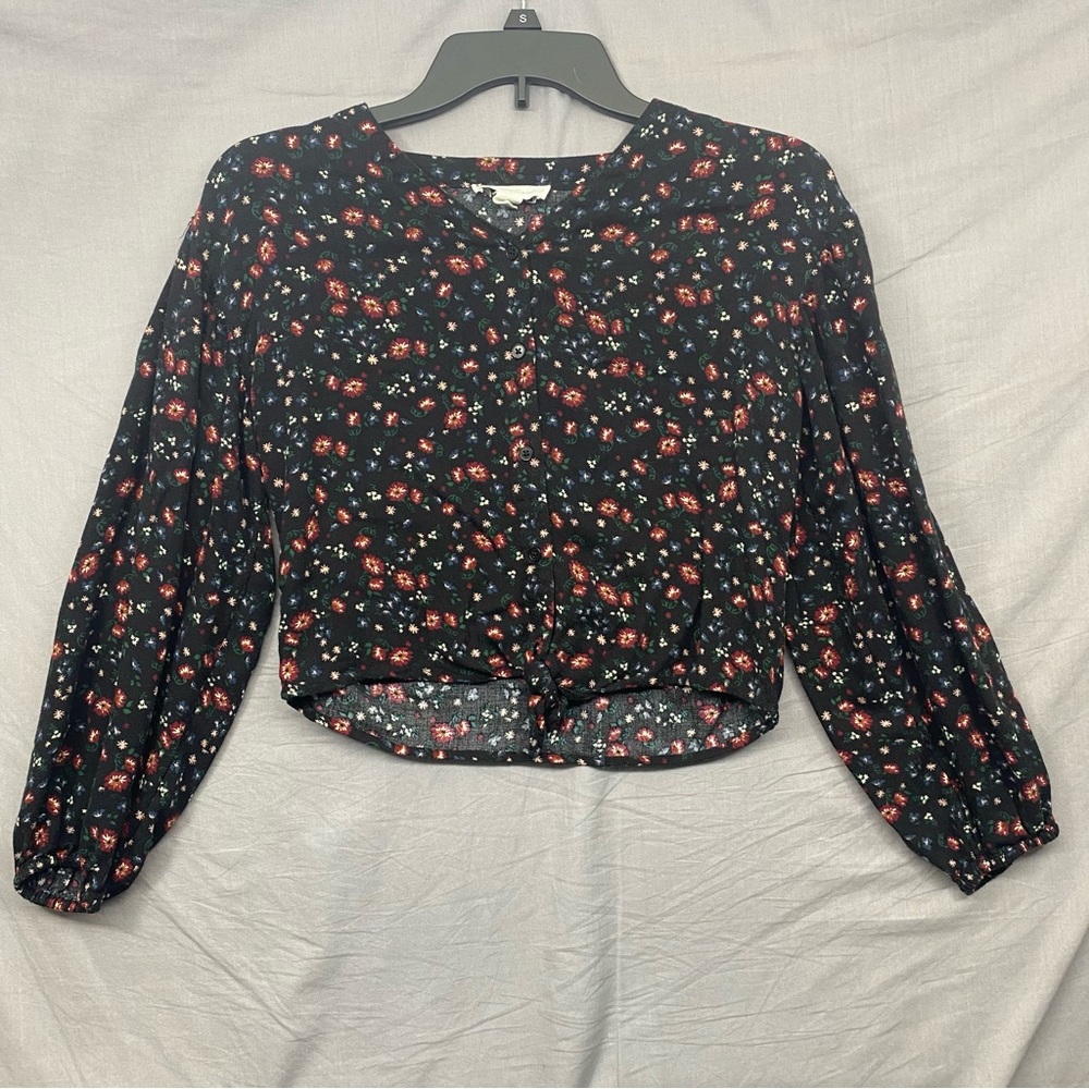 Treasure & Bond Crop Top Long Sleeve‎ Black With Flowers Size | L(10/12)